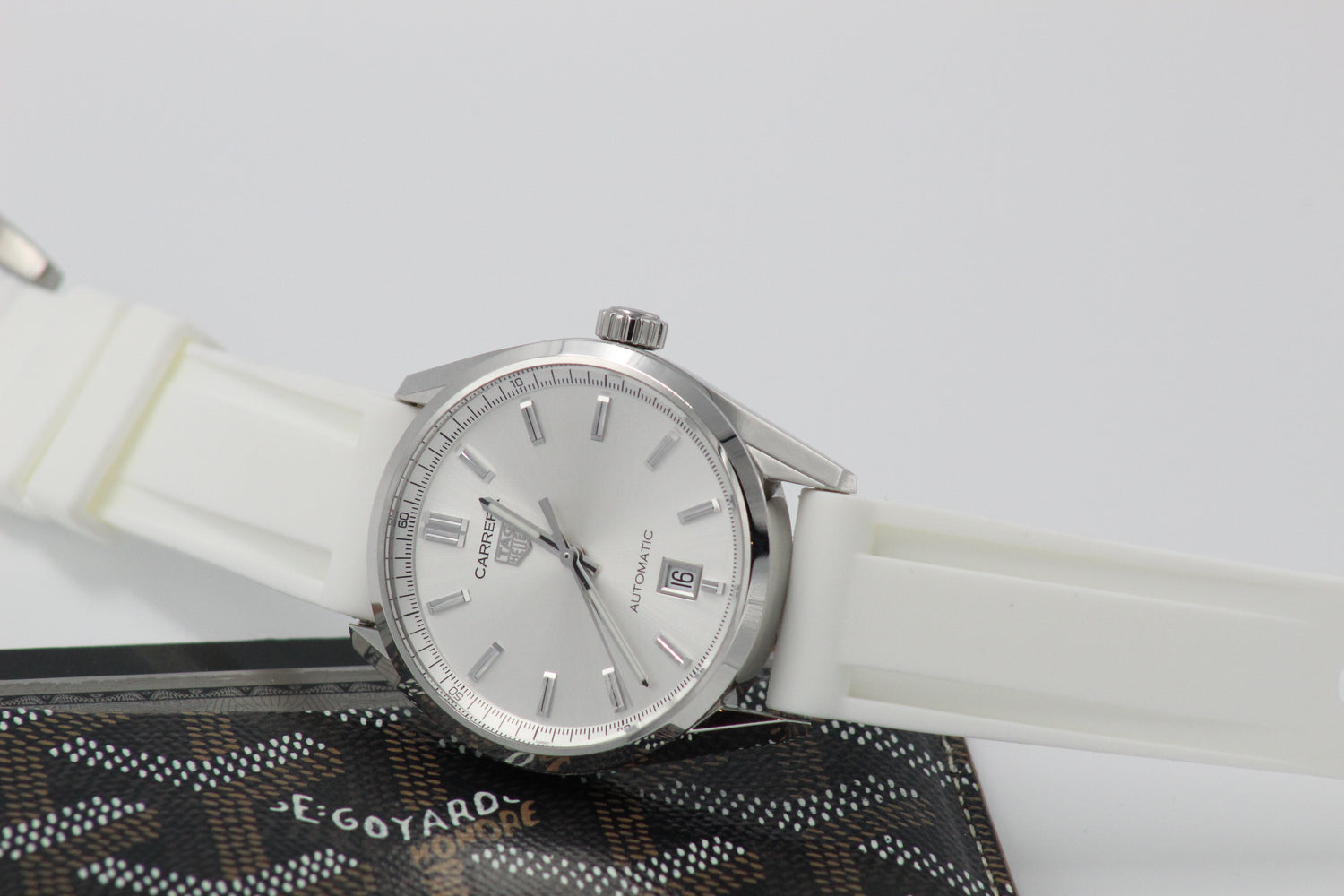 What is an automatic watch?