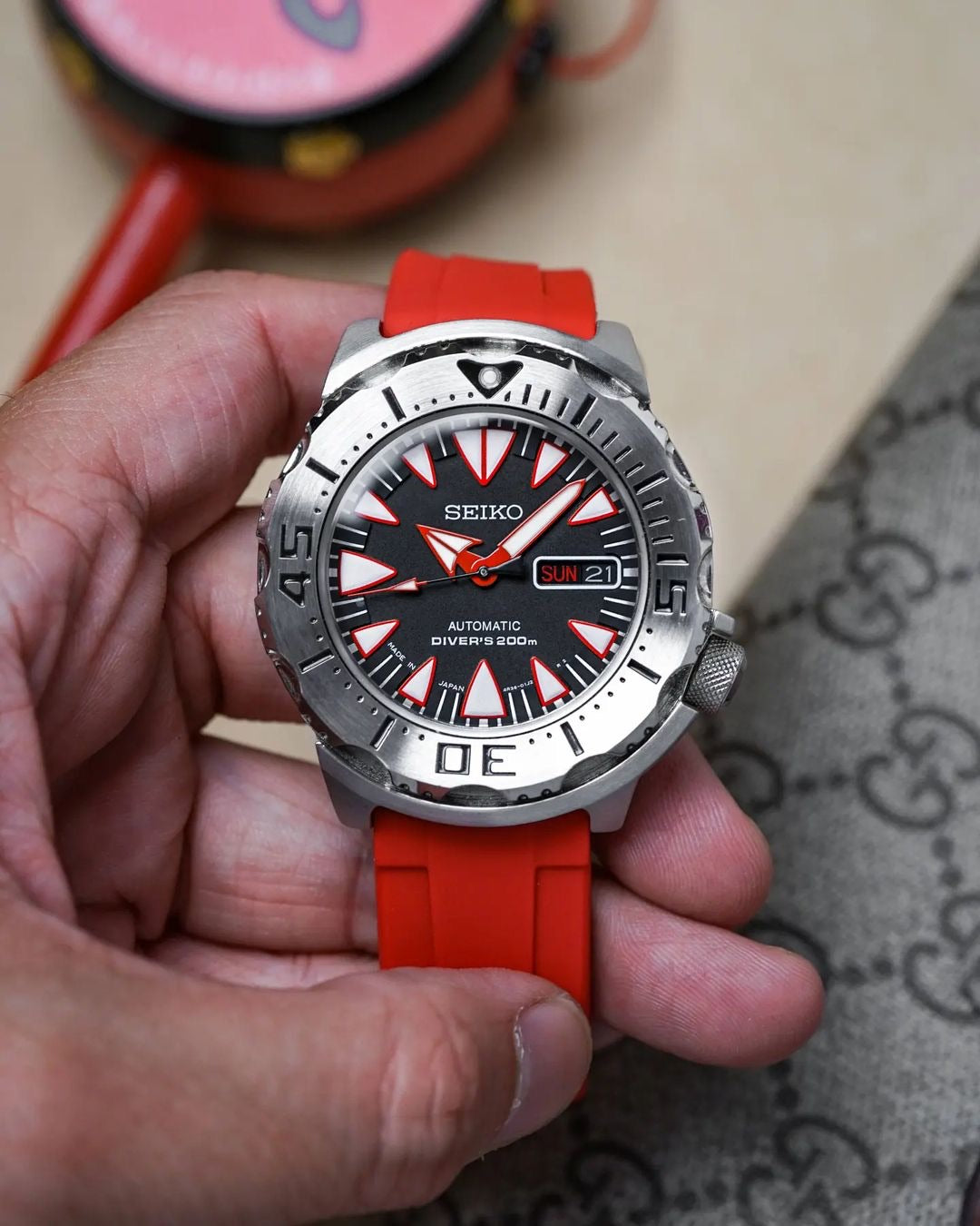 How to Size Your Watch Case to Your Wrist: The Ultimate Guide for 2025