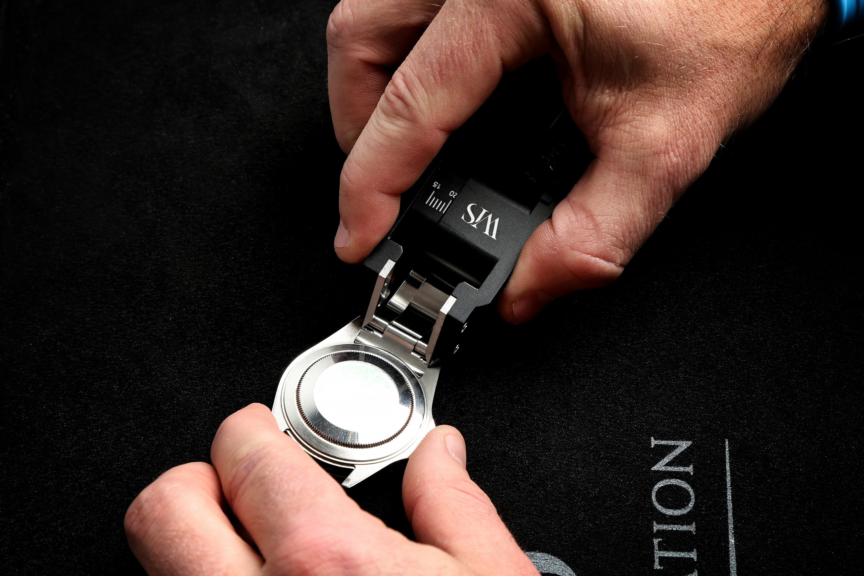 Bracelet Removal Tool - Scratch Free | WIS Watch Straps