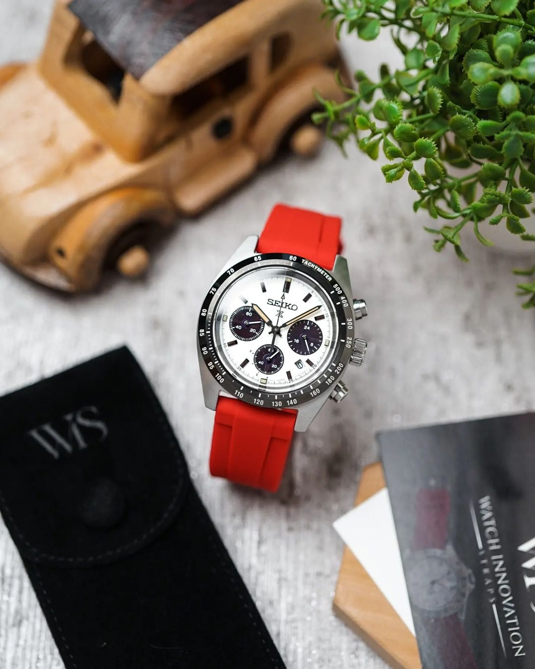 Elevate Your Timepiece: The Trend of Pairing Rubber Watch Straps