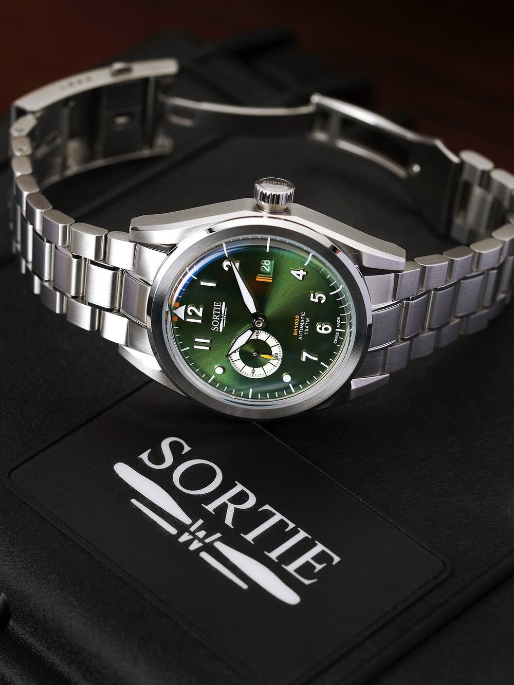 Sortie BH1000 Alpha Green on steel bracelet