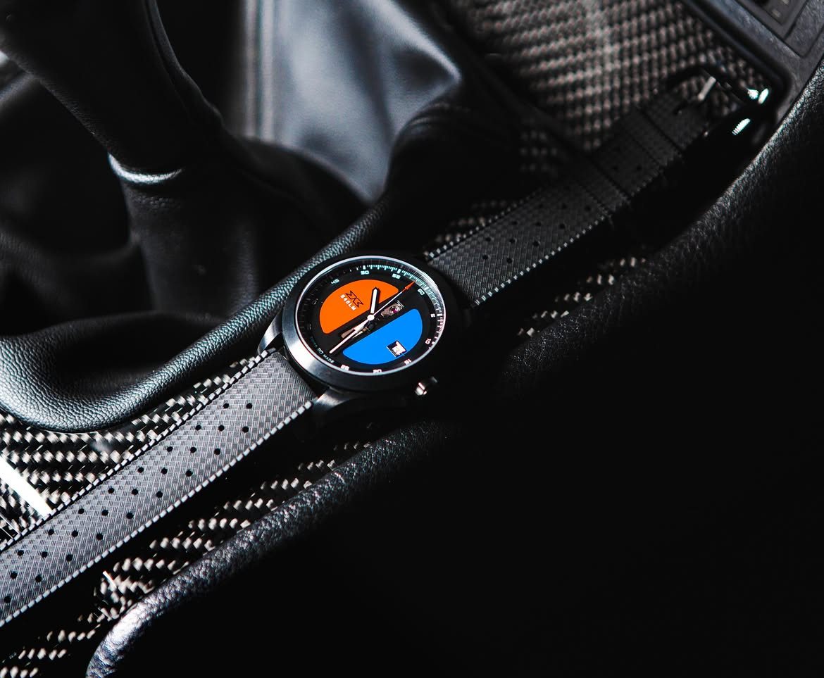 STIL S46LM on a carbon-fibre strap